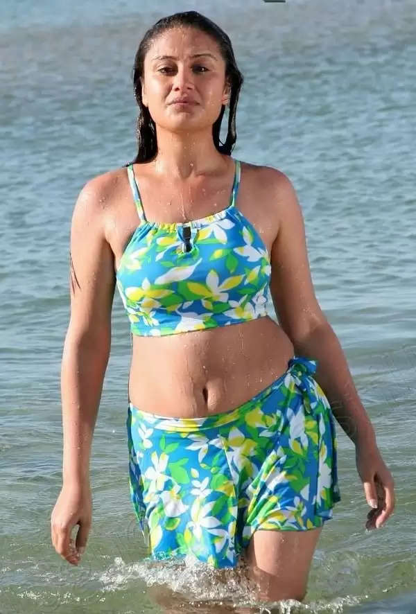 நீச்சல் உடையில் கும்மென இருக்கும் நடிகை சோனியா அகர்வால்..!! ஹாட் க்ளிக்ஸ்!!