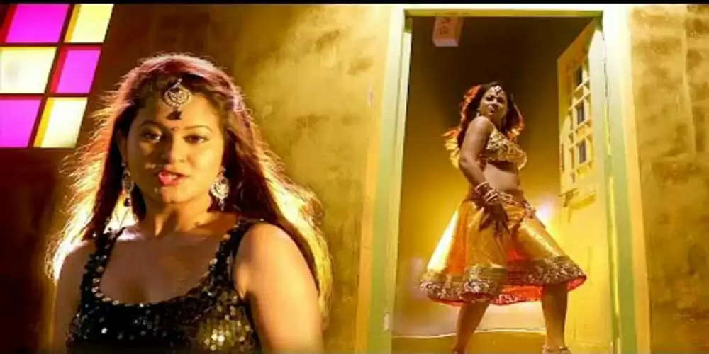 ஈரமான உடையில் அப்பட்டமாக காட்டும் மஸ்காரா பாடல் நடிகை அஷ்மிதா..!! கவர்ச்சி ஆட்டம்!!
